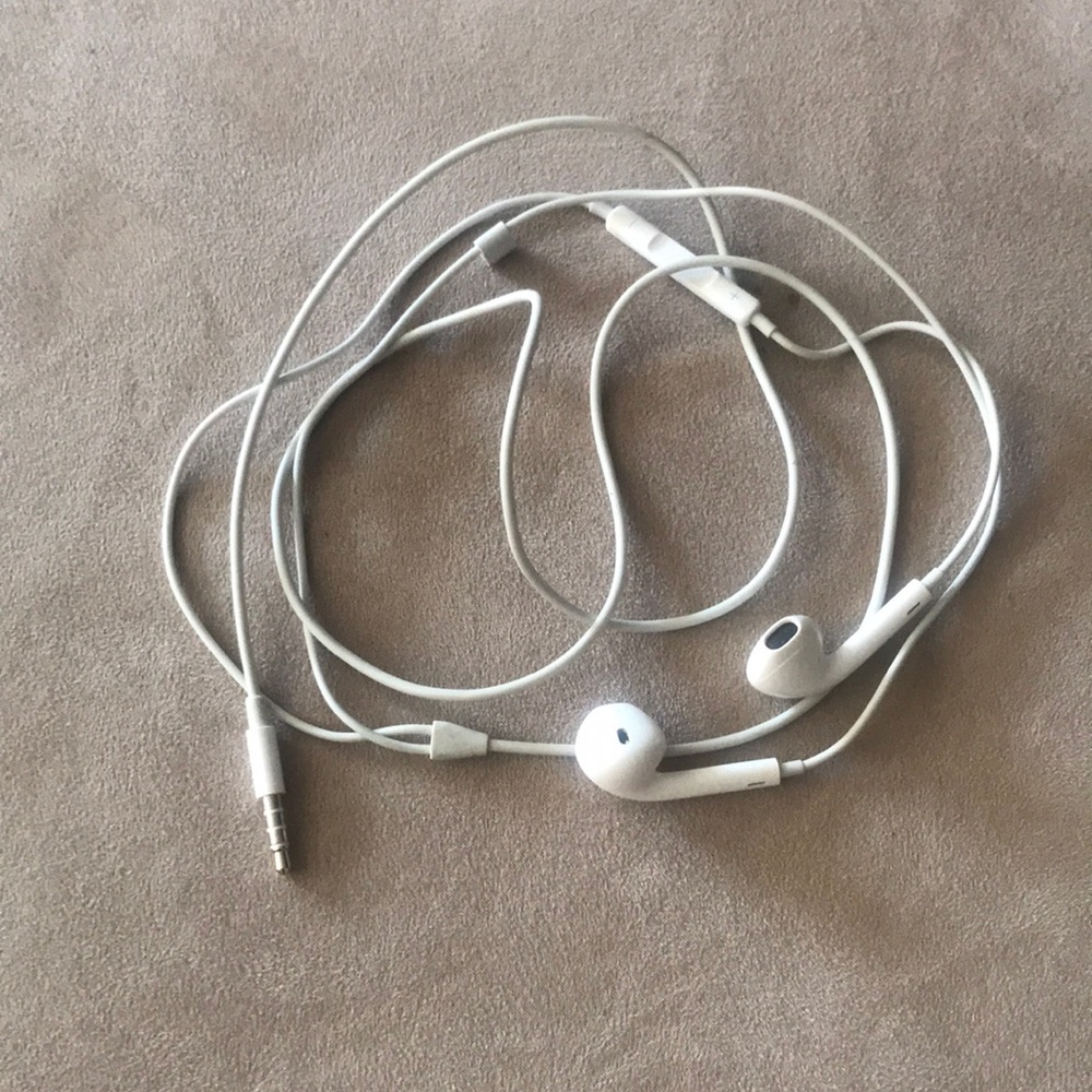 2/$20 🔆 Apple Earphones